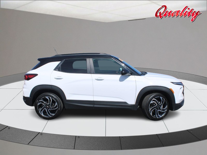 Chevrolet TrailBlazer Vehicle Full-screen Gallery Image 02