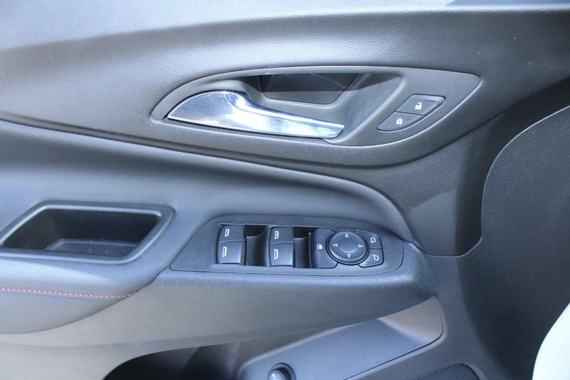 Chevrolet Equinox Vehicle Full-screen Gallery Image 09