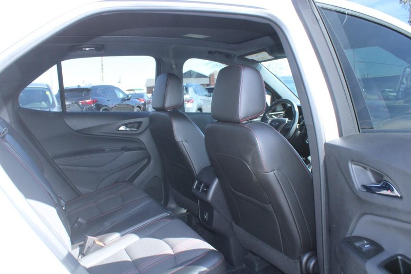 Chevrolet Equinox Vehicle Full-screen Gallery Image 12