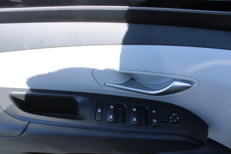 Hyundai Tucson Vehicle Image 09