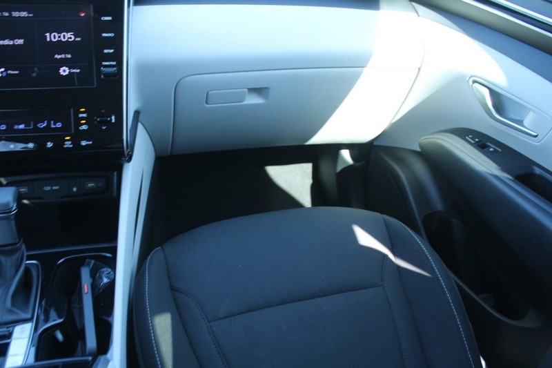 Hyundai Tucson Vehicle Image 16