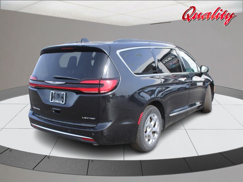 Chrysler Pacifica Vehicle Image 03