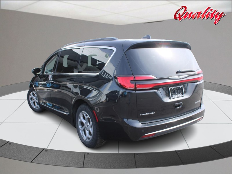 Chrysler Pacifica Vehicle Image 05