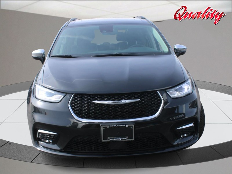 Chrysler Pacifica Vehicle Image 10