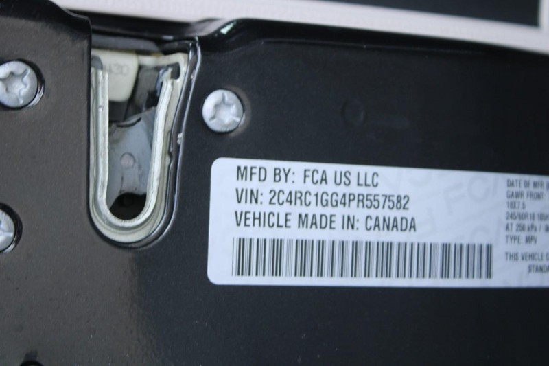 Chrysler Pacifica Vehicle Image 17