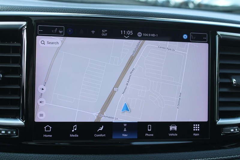 Chrysler Pacifica Vehicle Image 21