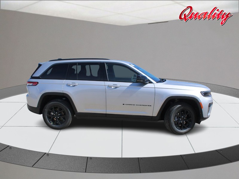 Jeep Grand Cherokee Vehicle Image 02