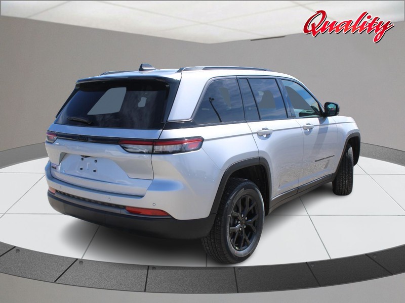 Jeep Grand Cherokee Vehicle Image 03