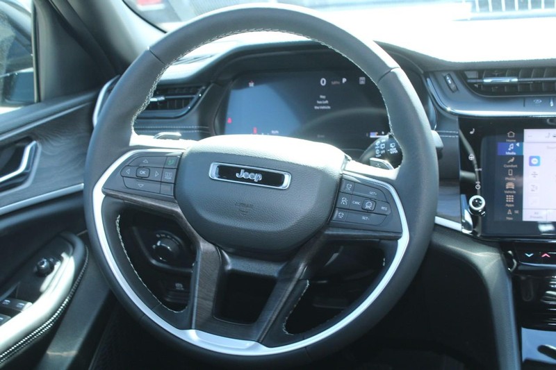 Jeep Grand Cherokee Vehicle Image 06