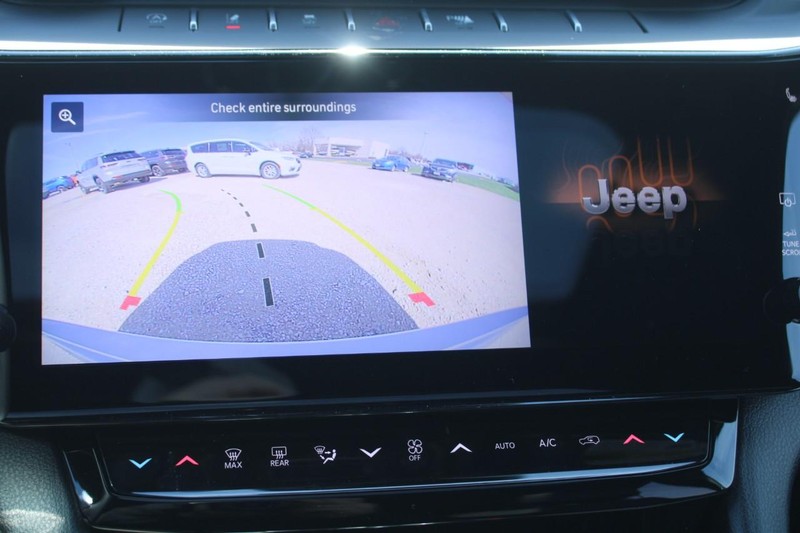 Jeep Grand Cherokee Vehicle Image 09