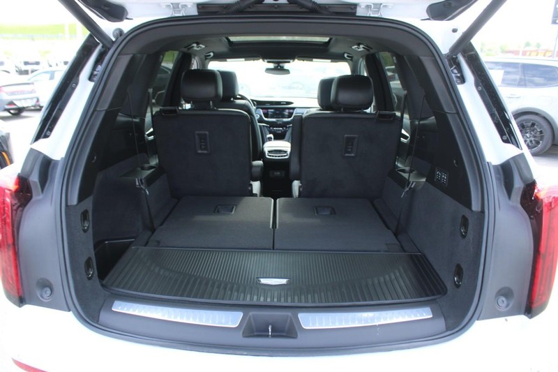 Cadillac XT6 Vehicle Full-screen Gallery Image 06