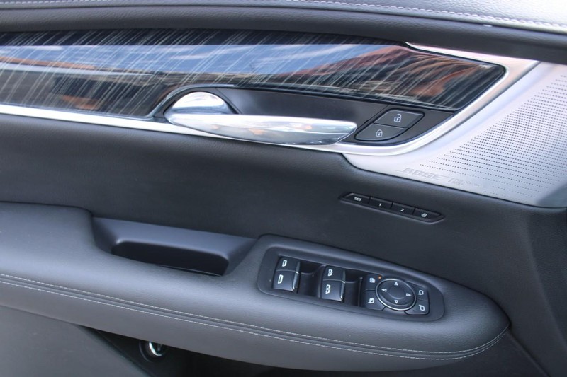 Cadillac XT6 Vehicle Full-screen Gallery Image 09