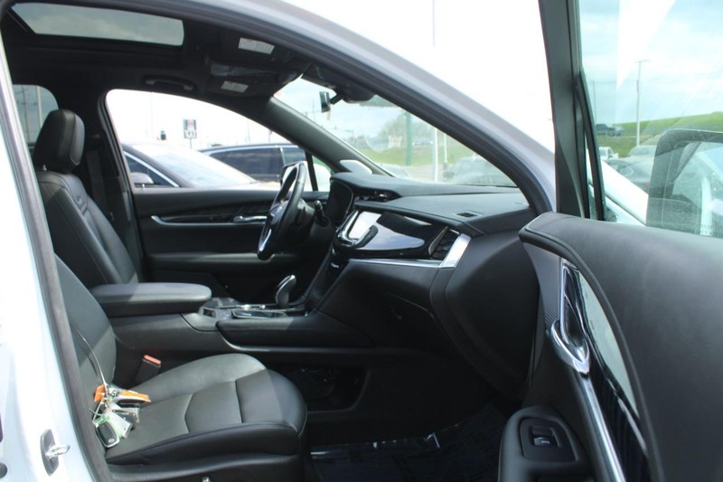 Cadillac XT6 Vehicle Full-screen Gallery Image 11