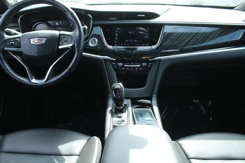 Cadillac XT6 Vehicle Full-screen Gallery Image 13