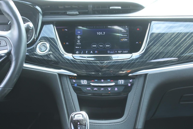 Cadillac XT6 Vehicle Full-screen Gallery Image 15