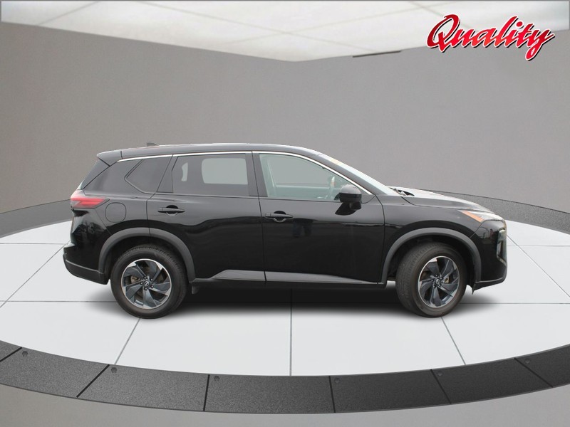 Nissan Rogue Vehicle Image 02