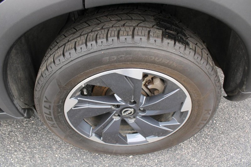 Nissan Rogue Vehicle Image 07