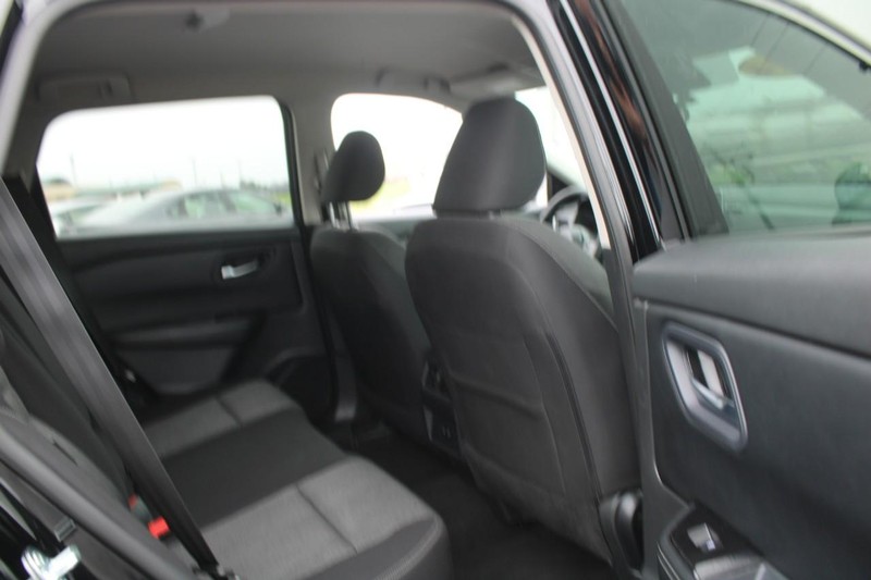 Nissan Rogue Vehicle Image 12