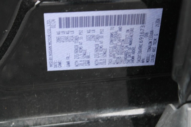 Nissan Rogue Vehicle Image 17