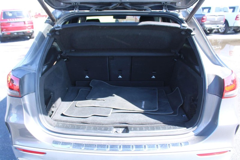 Mercedes-Benz GLA Vehicle Image 06