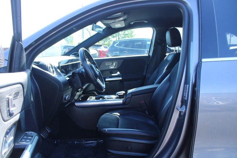 Mercedes-Benz GLA Vehicle Image 08