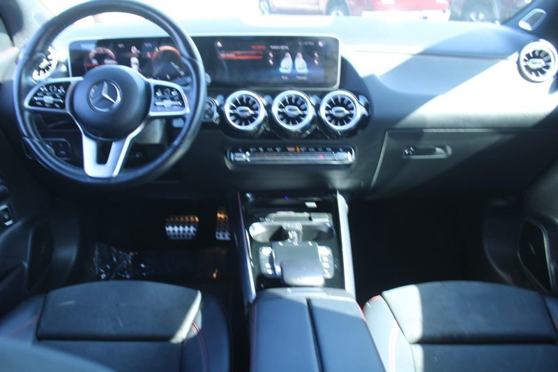 Mercedes-Benz GLA Vehicle Image 13
