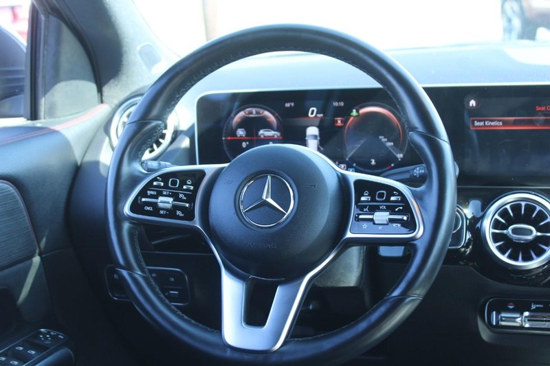 Mercedes-Benz GLA Vehicle Image 14