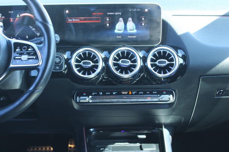 Mercedes-Benz GLA Vehicle Image 15