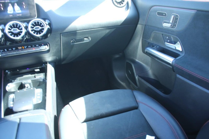 Mercedes-Benz GLA Vehicle Image 16