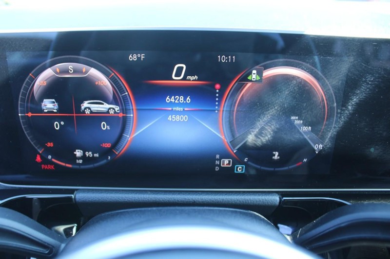 Mercedes-Benz GLA Vehicle Image 18