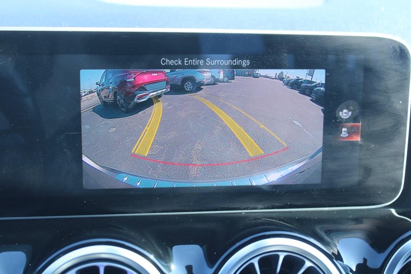 Mercedes-Benz GLA Vehicle Image 20