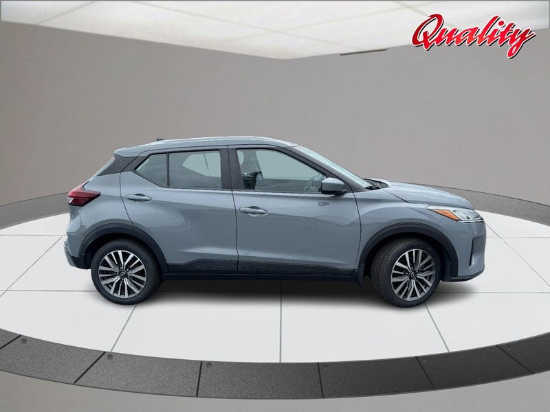 Nissan Kicks Vehicle Image 02