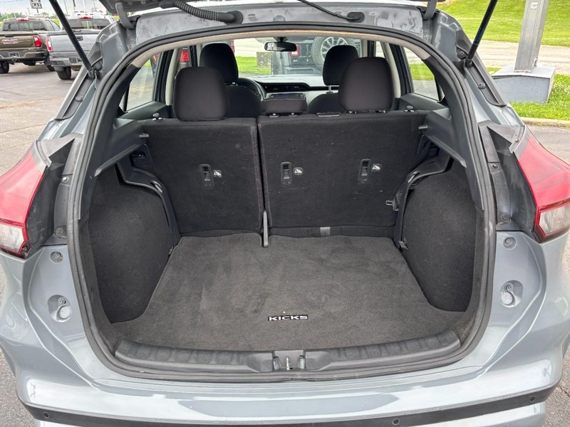 Nissan Kicks Vehicle Image 06