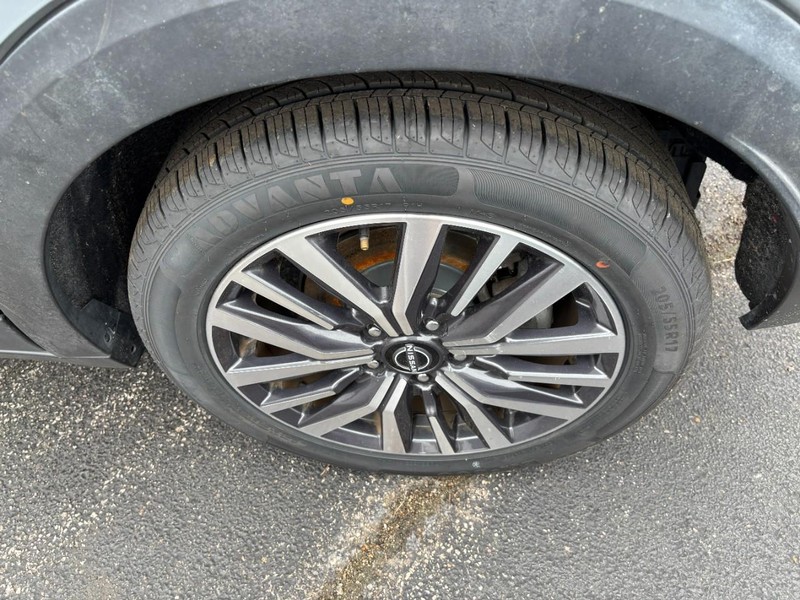 Nissan Kicks Vehicle Image 07