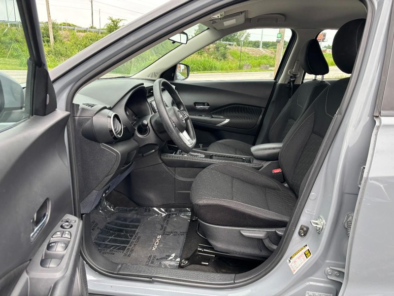 Nissan Kicks Vehicle Image 08