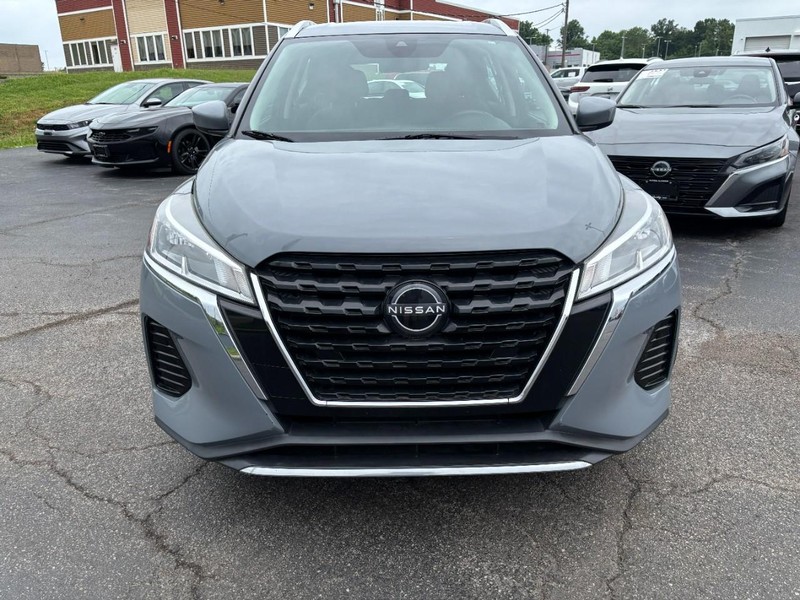 Nissan Kicks Vehicle Image 09