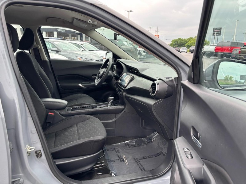 Nissan Kicks Vehicle Image 10