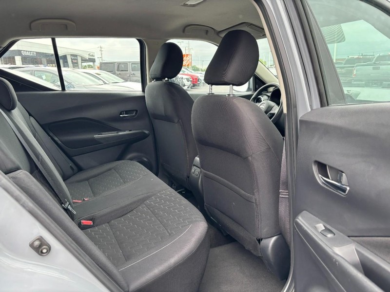 Nissan Kicks Vehicle Image 11