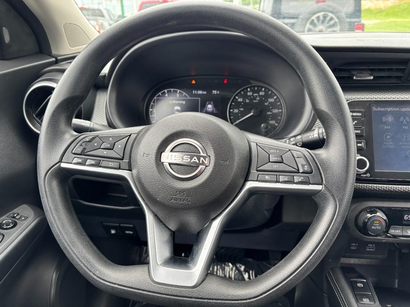 Nissan Kicks Vehicle Image 13