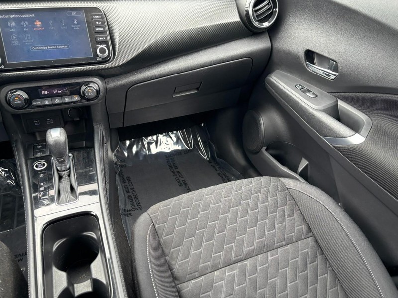 Nissan Kicks Vehicle Image 15