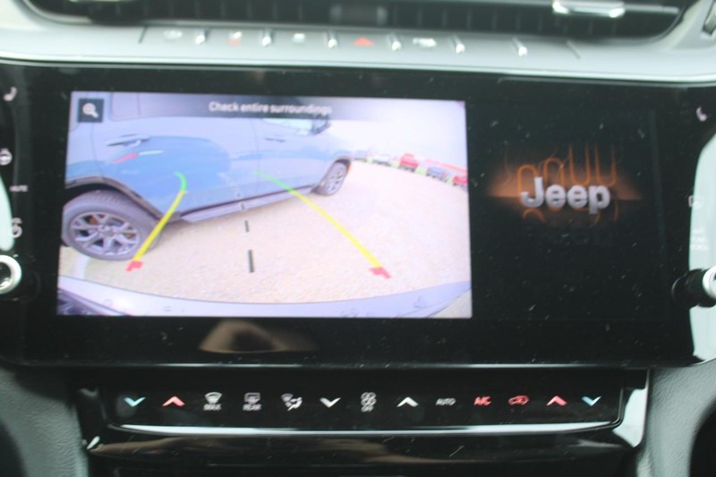 Jeep Grand Cherokee Vehicle Image 09