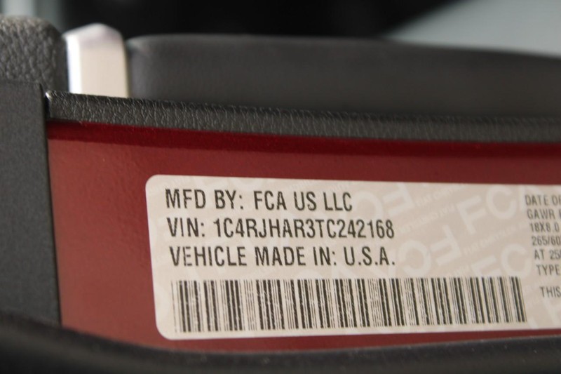 Jeep Grand Cherokee Vehicle Image 08