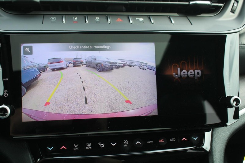 Jeep Grand Cherokee Vehicle Image 10