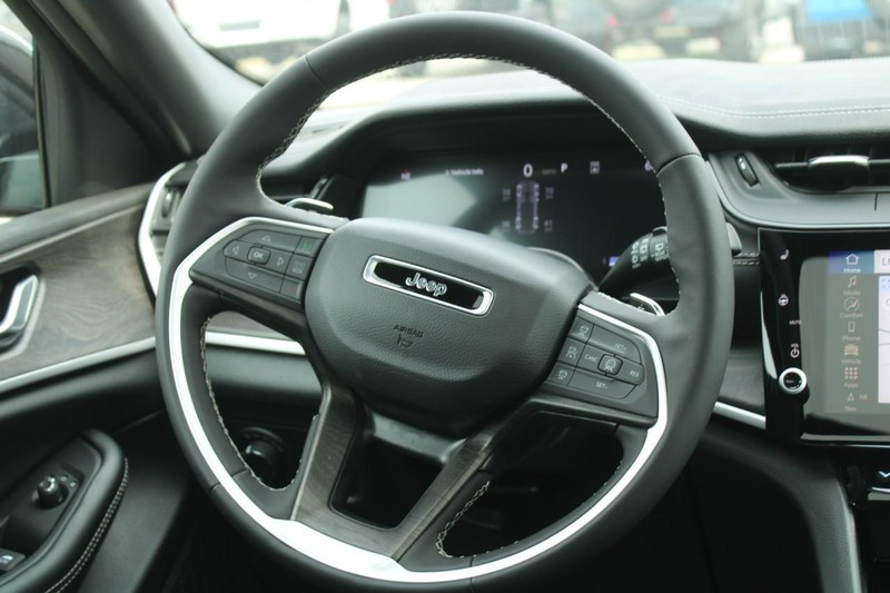 Jeep Grand Cherokee Vehicle Image 06