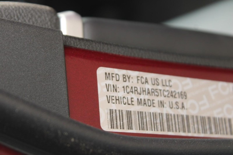 Jeep Grand Cherokee Vehicle Image 10