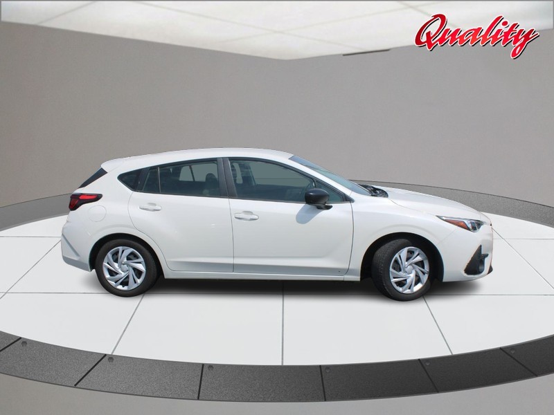 Subaru Impreza Vehicle Image 02