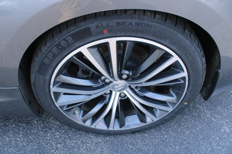 INFINITI Q60 Vehicle Image 07