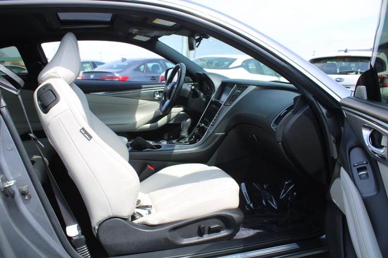 INFINITI Q60 Vehicle Image 11
