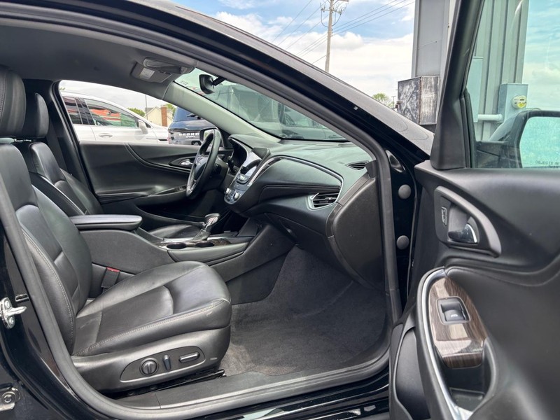 Chevrolet Malibu Vehicle Image 11