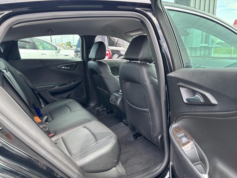 Chevrolet Malibu Vehicle Image 12